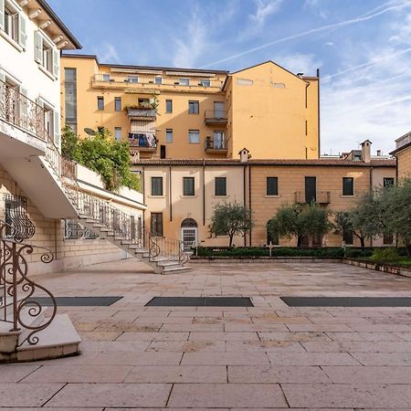 Appartamento -Near Arena & Parking - Pet Friendly Historical Arena Palace Verona Esterno foto